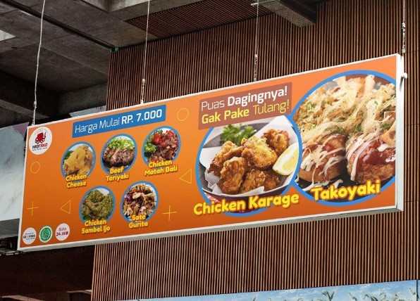 iklan display makanan di restoran